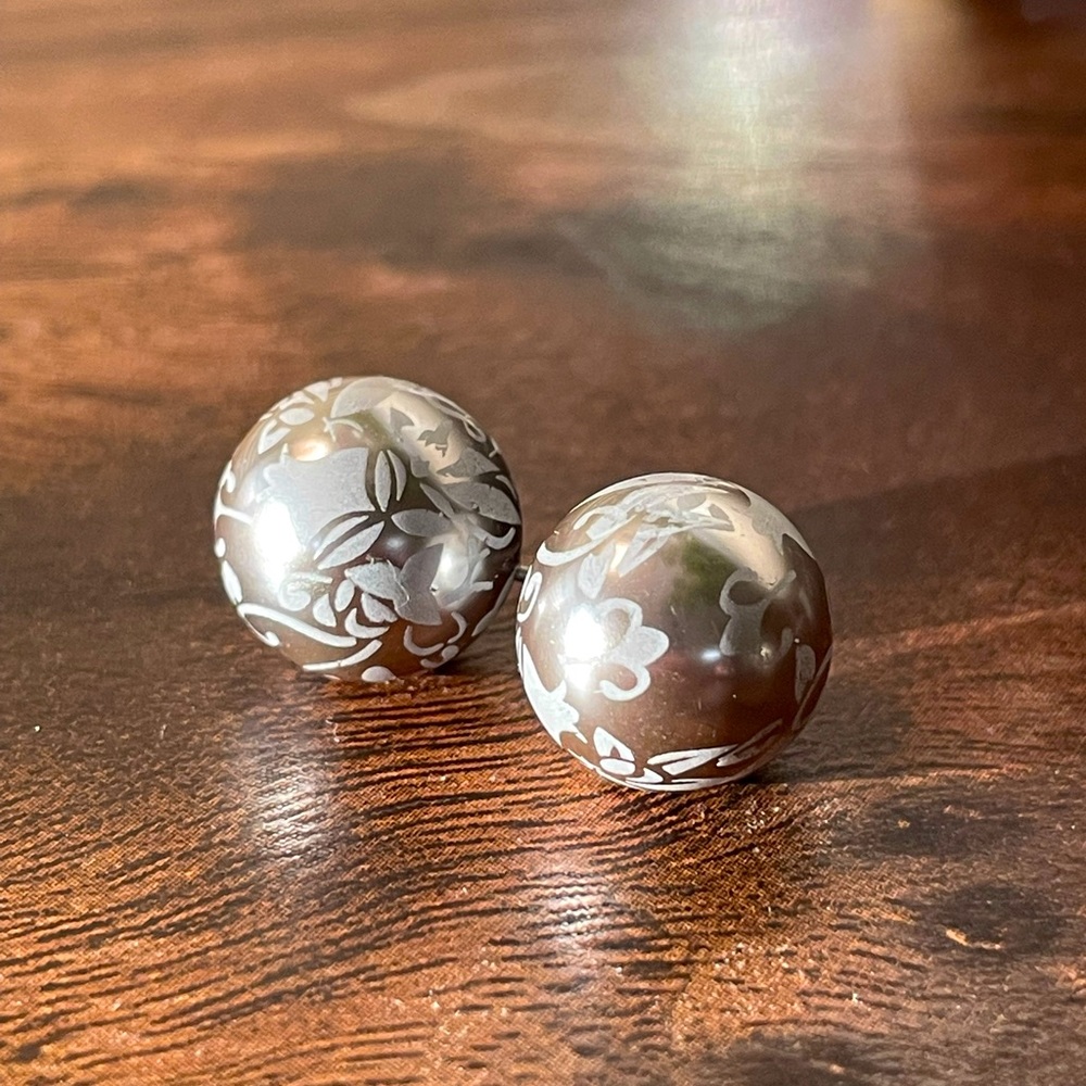 Claire’s Large Floral Ball Earrings